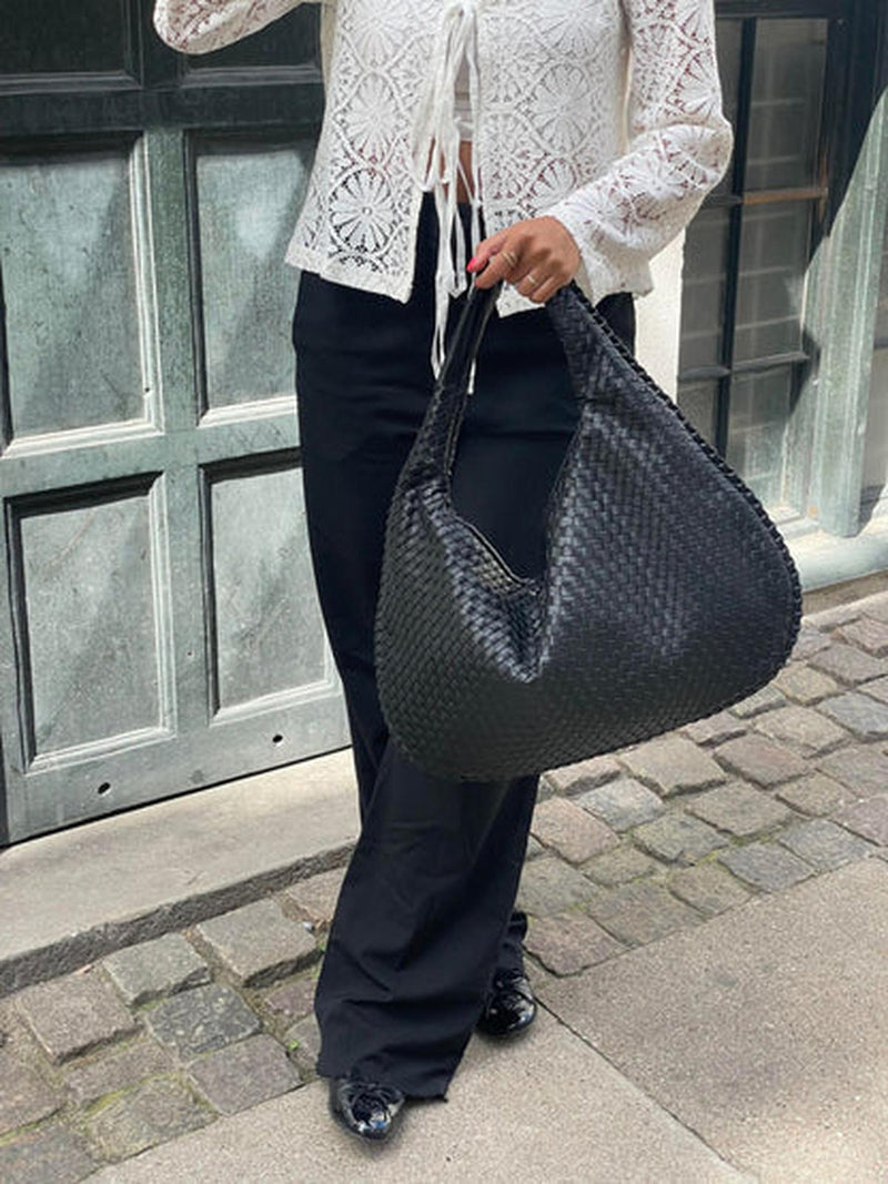 Stylish Vegan Leather Women&#39;s Tote Bag With Spacious Interior