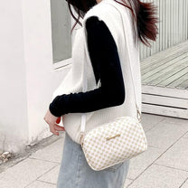 Stylish Women&#39;s Handbag With Versatile Design