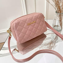 Stylish Women&#39;s Handbag With Versatile Design