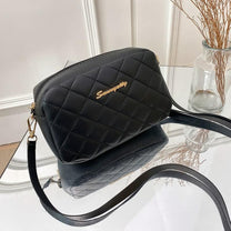 Stylish Women&#39;s Handbag With Versatile Design