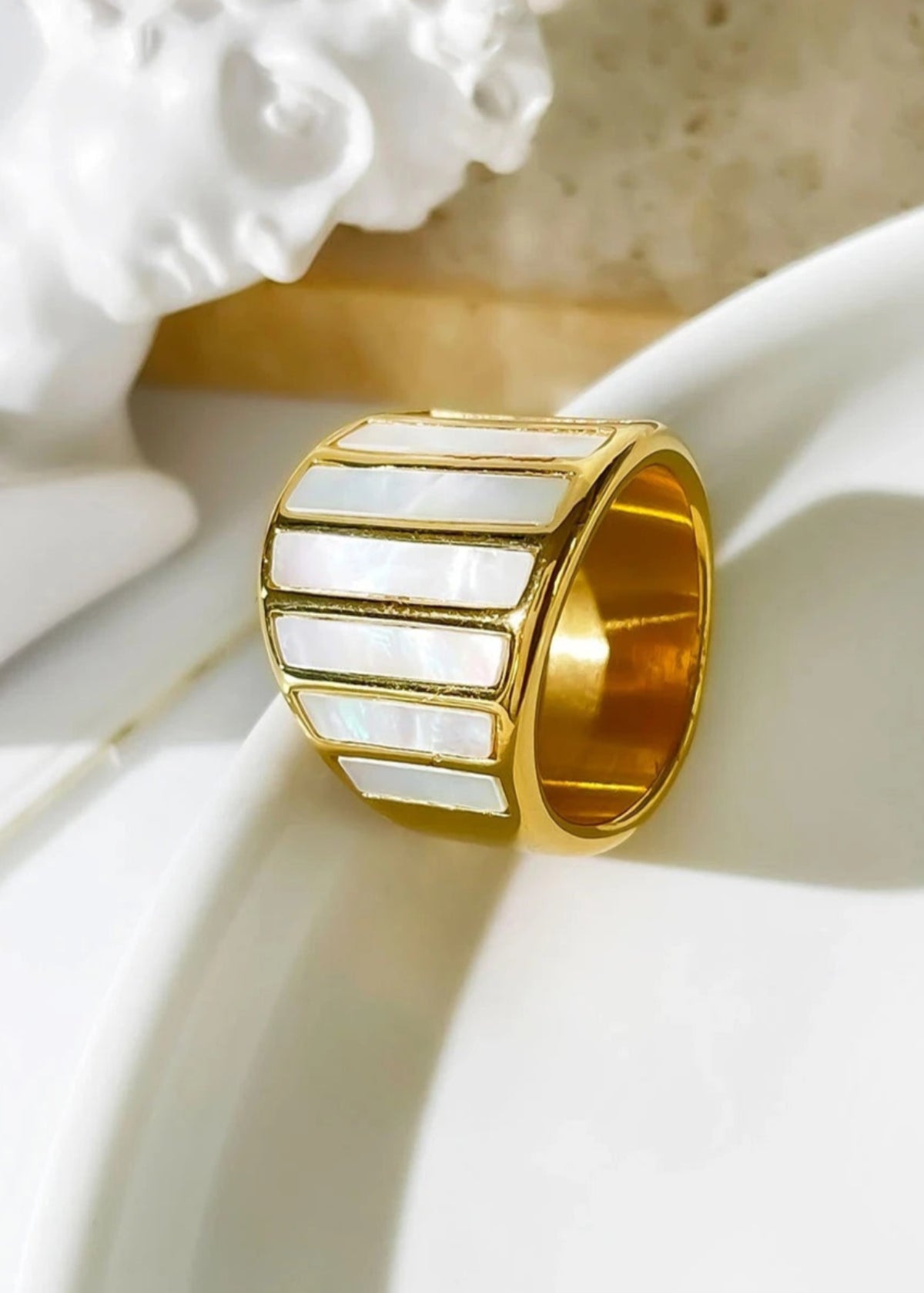 Subtle Shell Gold Ring