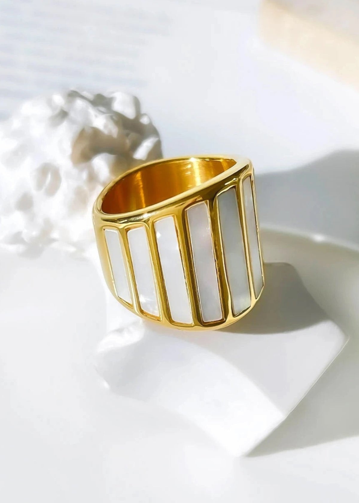 Subtle Shell Gold Ring