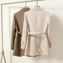 Tailored Women&#39;s Blazer With Belt And Flap Pockets