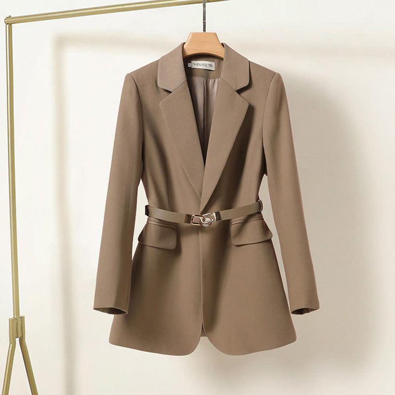 Tailored Women&#39;s Blazer With Belt And Flap Pockets