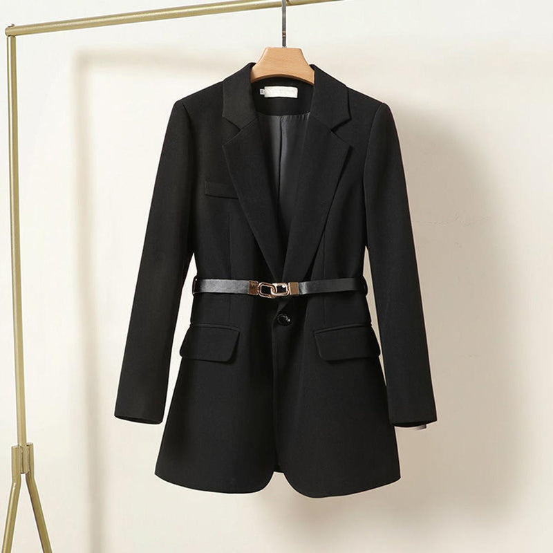 Tailored Women&#39;s Blazer With Belt And Flap Pockets
