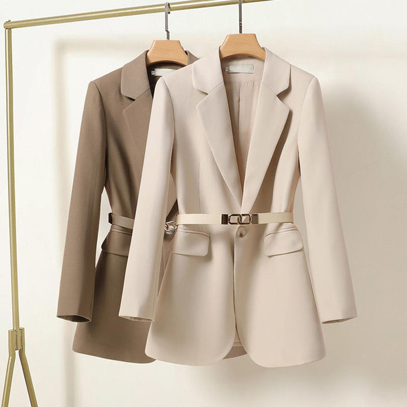 Tailored Women&#39;s Blazer With Belt And Flap Pockets