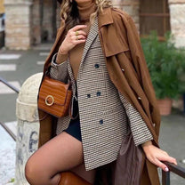 Tailored Women&#39;s Blazer With Lapel Collar