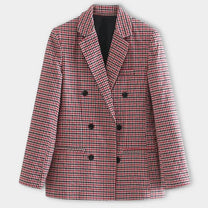 Tailored Women&#39;s Blazer With Lapel Collar