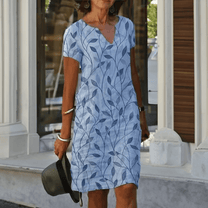 Timeless Vintage-Inspired Dress With V-Neckline And Short Sleeves