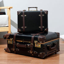 Vintage-Inspired Luggage Set With Spinner Wheels And Protective Cover
