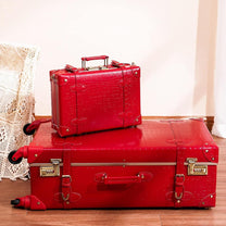 Vintage-Inspired Luggage Set With Spinner Wheels And Protective Cover