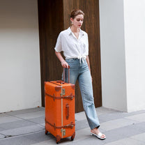 Vintage-Inspired Luggage Set With Spinner Wheels And Protective Cover