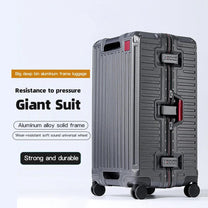 Wide Grip Polycarbonate Suitcase With 360° Spinner Wheels
