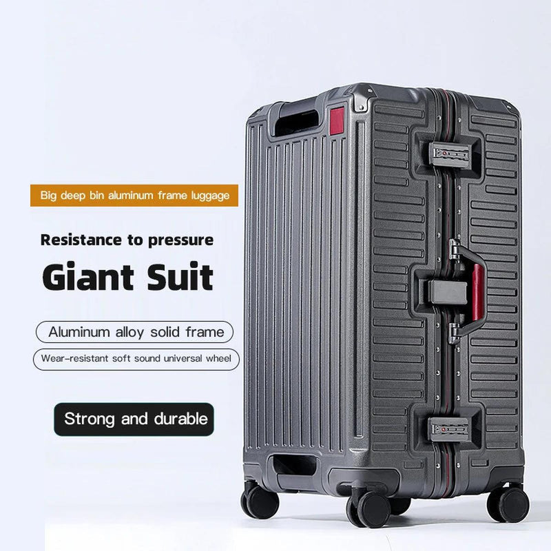 Wide Grip Polycarbonate Suitcase With 360° Spinner Wheels