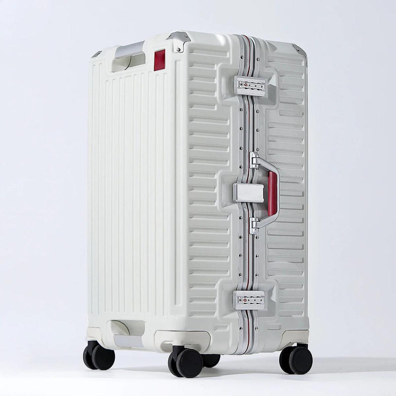 Wide Grip Polycarbonate Suitcase With 360° Spinner Wheels