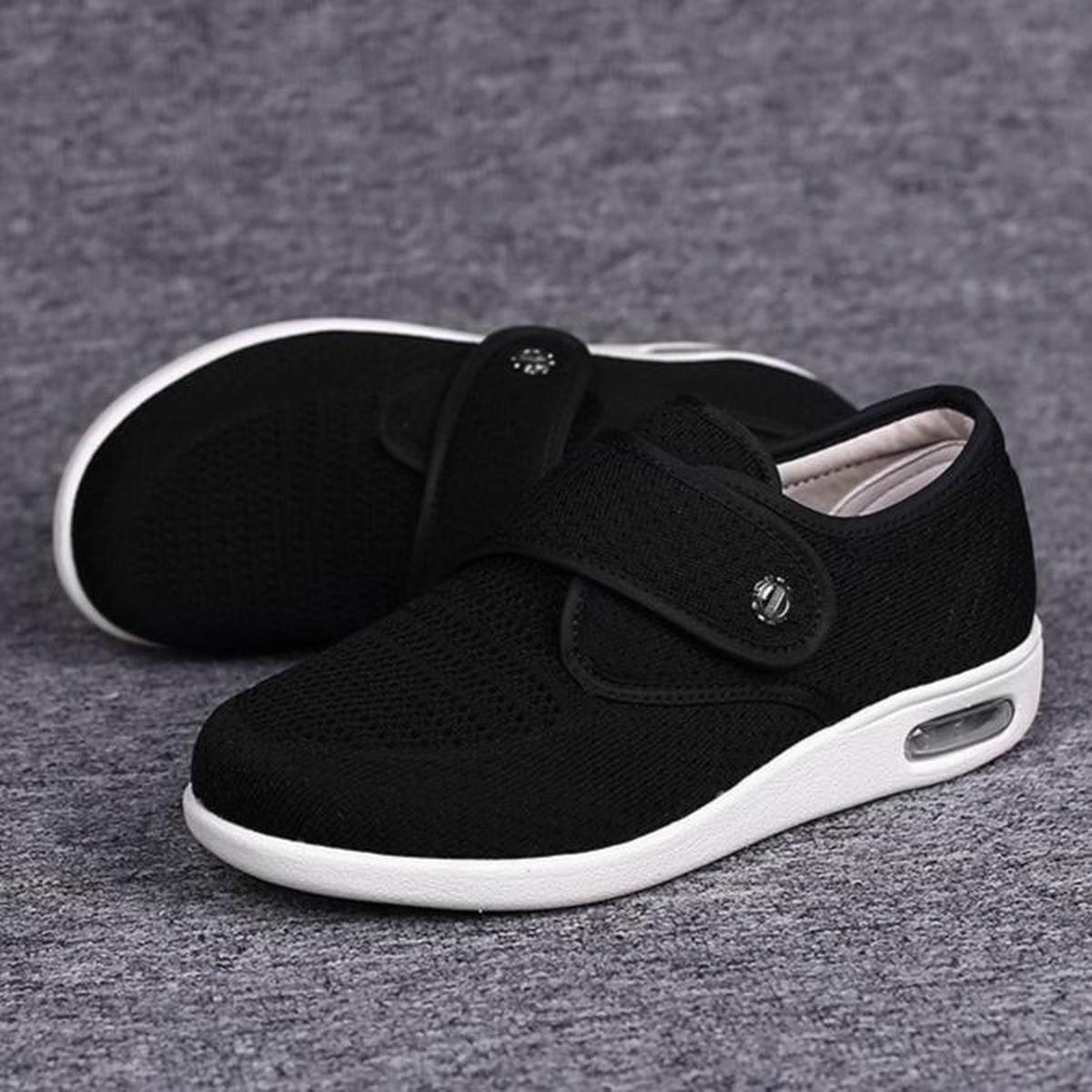 Black / 7.5