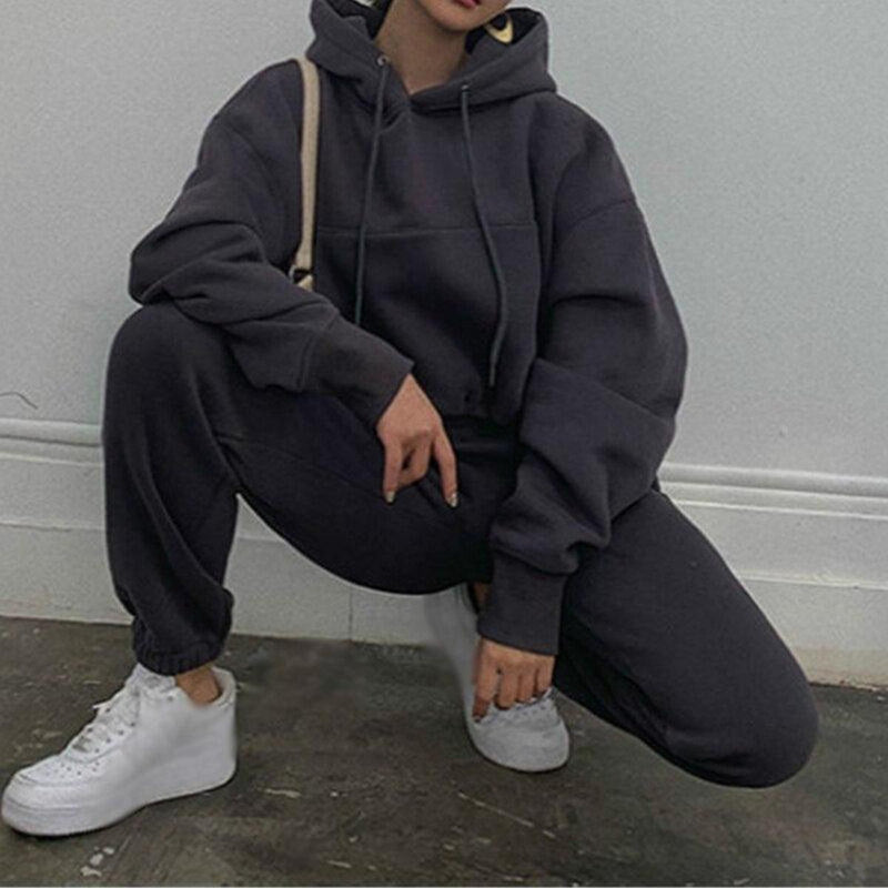 Women&#39;s 2-Piece Tracksuit With High-Waisted Pants And Jacket