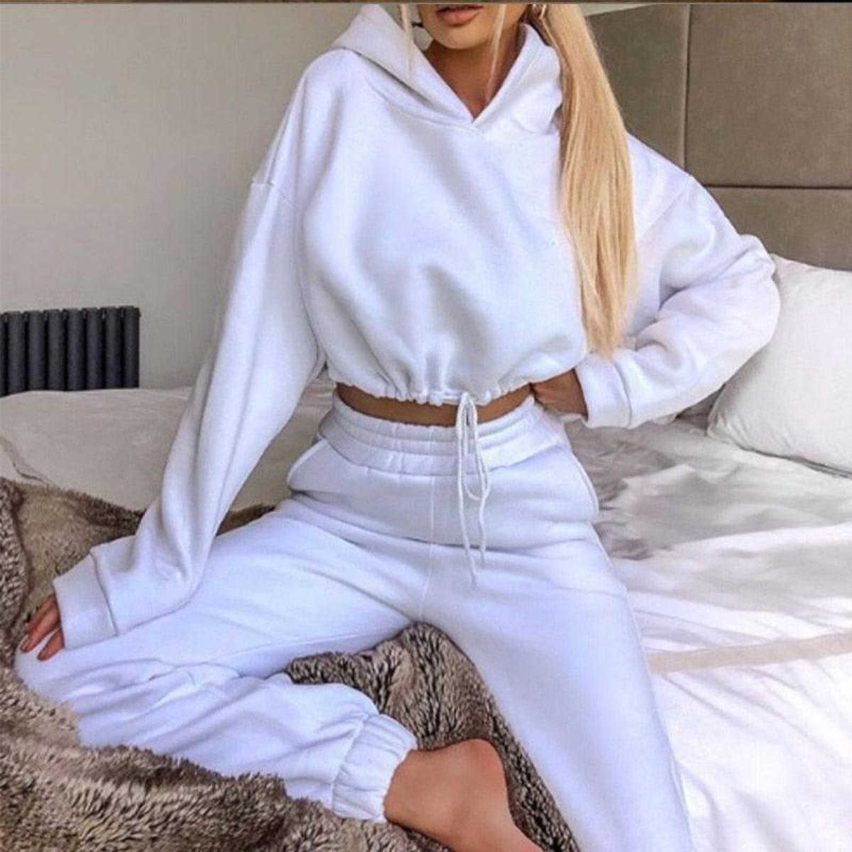 Women&#39;s 2-Piece Tracksuit With High-Waisted Pants And Jacket
