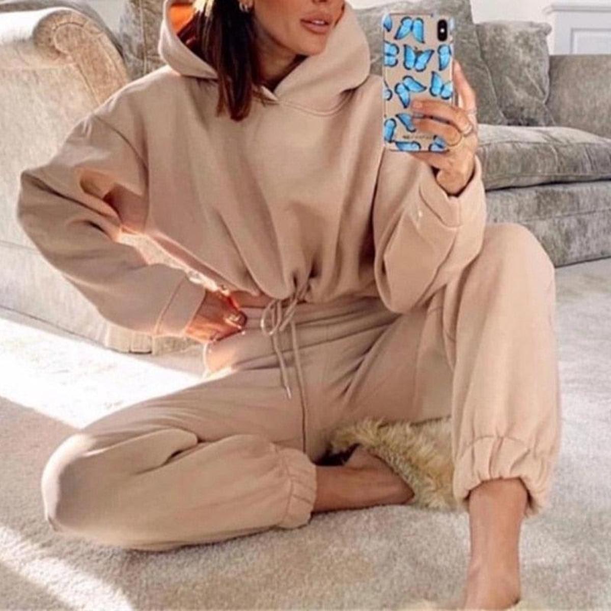 Women&#39;s 2-Piece Tracksuit With High-Waisted Pants And Jacket