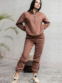 Women&#39;s Athletic Tracksuit With Elastic Waistband And Zippered Pockets