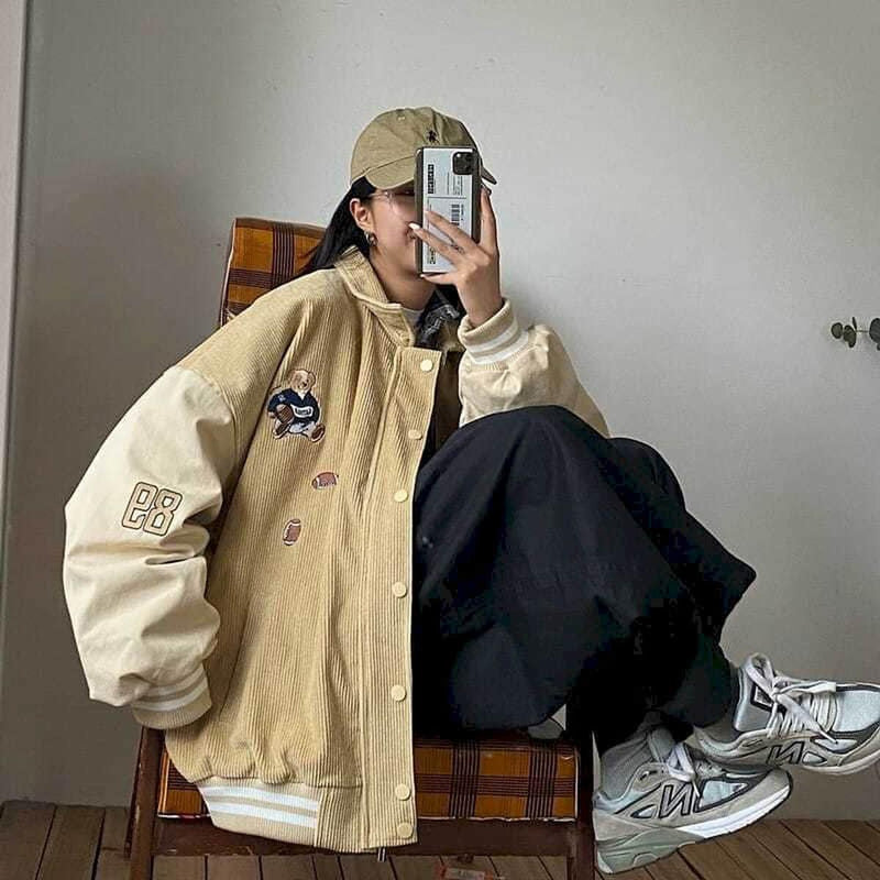 Women&#39;s Baseball Jacket With Contrasting Sleeves
