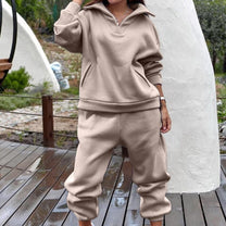 Women&#39;s Breathable Tracksuit With Elastic Waistband