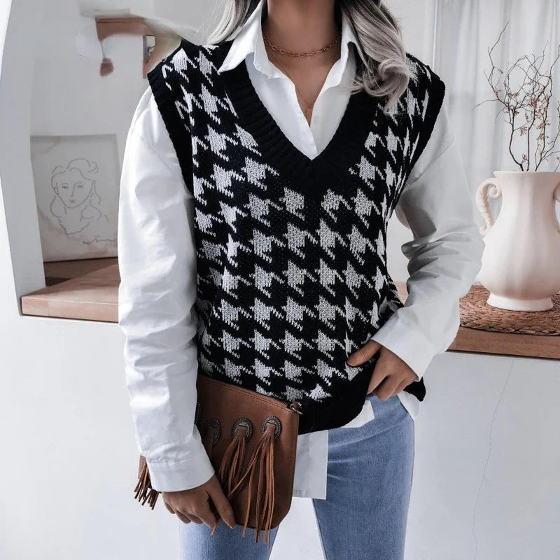 Women&#39;s Checkered Sleeveless Vest Top for Layering