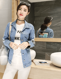 Women&#39;s Classic Denim Jacket With Button Closure And Pockets