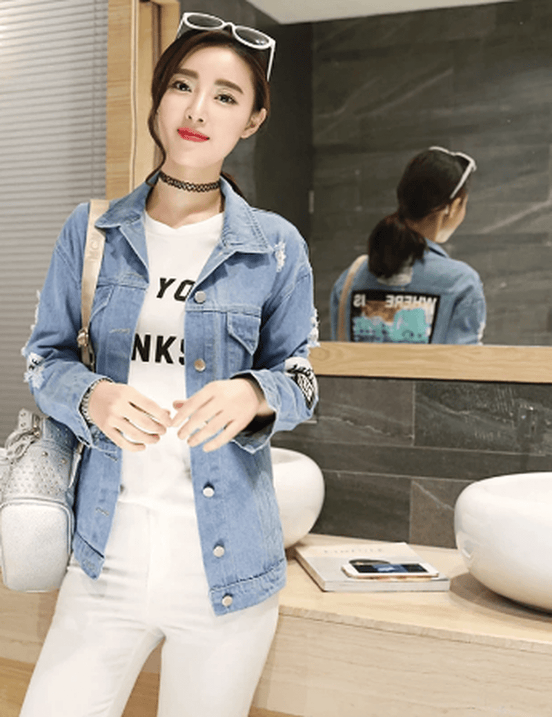 Women&#39;s Classic Denim Jacket With Button Closure And Pockets