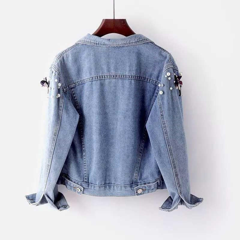 Women&#39;s Classic Denim Jacket With Relaxed Fit