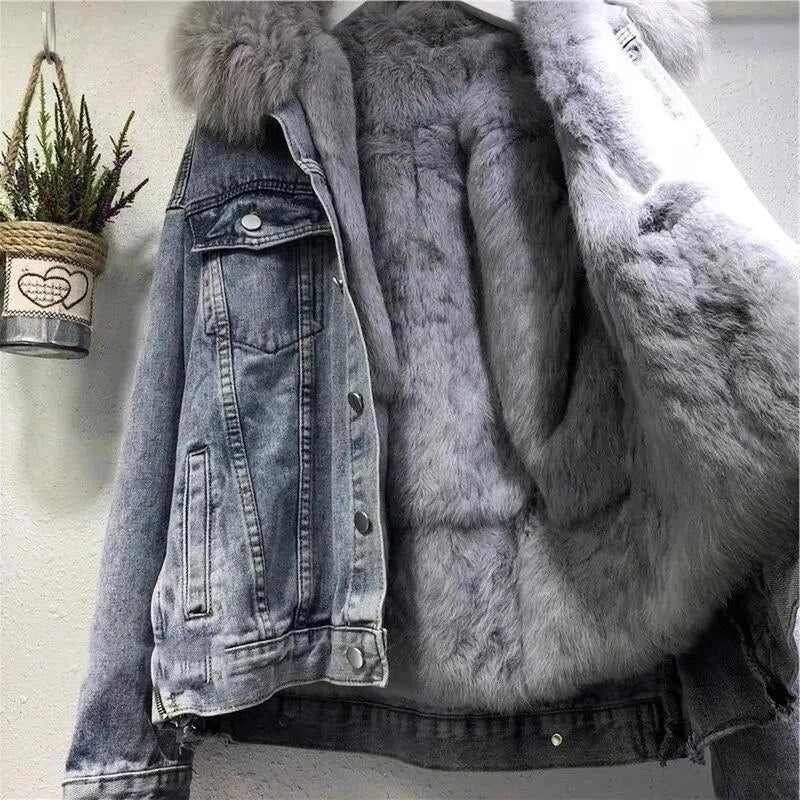 Women&#39;s Classic Fit Denim Jacket