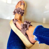 Women&#39;s Floral Embellished Sandals With Adjustable Straps
