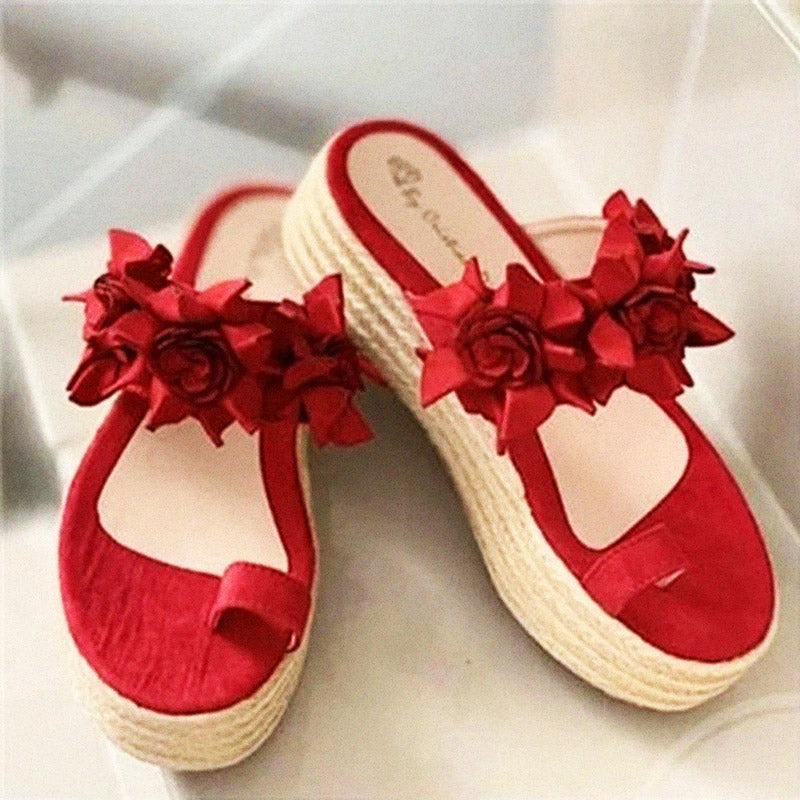 Women&#39;s Floral Embellished Sandals With Adjustable Straps