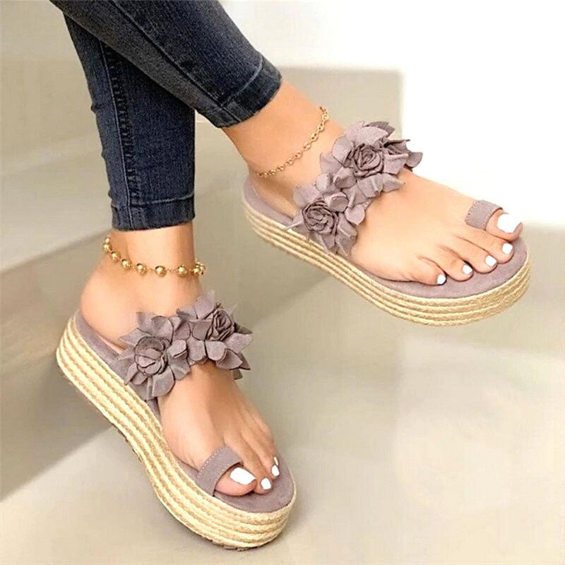 Women&#39;s Floral Embellished Sandals With Adjustable Straps