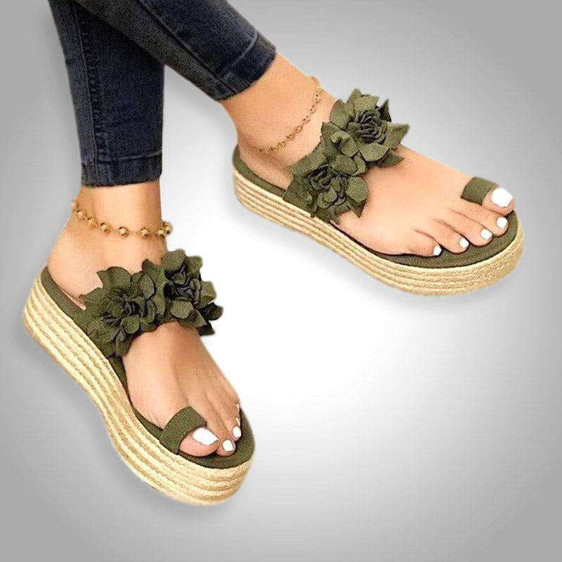 Women&#39;s Floral Embellished Sandals With Adjustable Straps