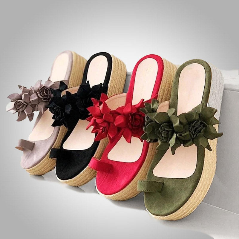 Women&#39;s Floral Embellished Sandals With Adjustable Straps