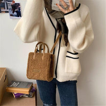 Women&#39;s Handbag With Adjustable Strap And Multiple Compartments