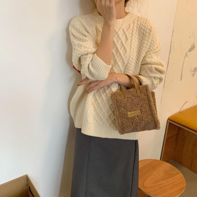 Women&#39;s Handbag With Adjustable Strap And Multiple Compartments