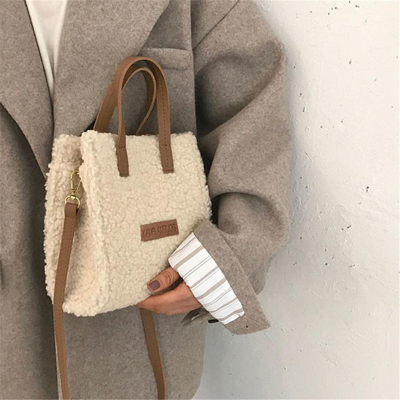 Women&#39;s Handbag With Adjustable Strap And Multiple Compartments