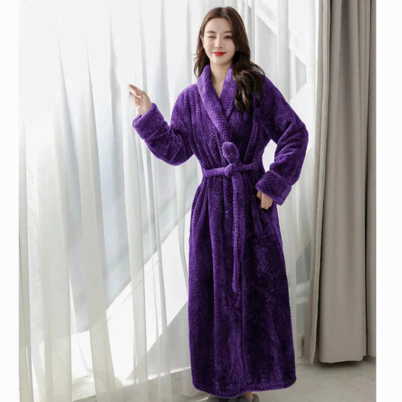 Women&#39;s Hooded Plush Bathrobe With Pockets