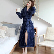 Women&#39;s Hooded Plush Bathrobe With Pockets