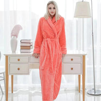 Women&#39;s Hooded Plush Bathrobe With Pockets