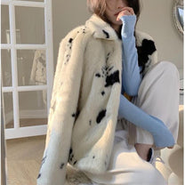 Women&#39;s Luxurious Fur Jacket With Elegant Cut