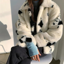 Women&#39;s Luxurious Fur Jacket With Elegant Cut