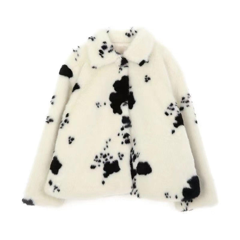 Women&#39;s Luxurious Fur Jacket With Elegant Cut
