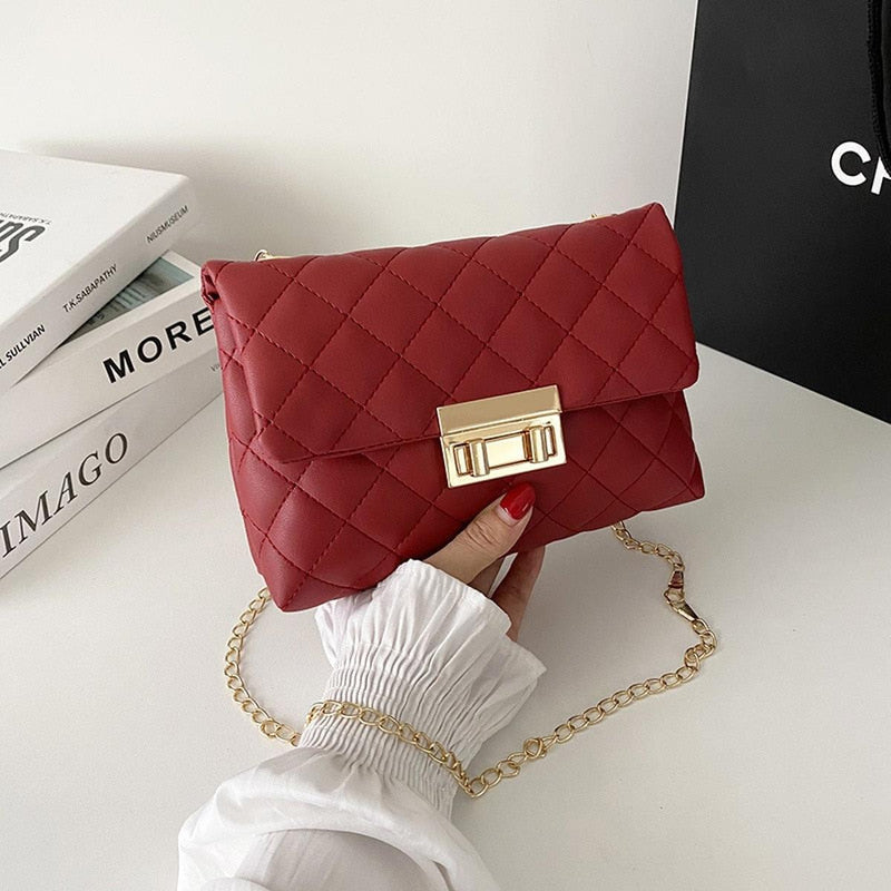 Women&#39;s Modern Handbag With Adjustable Strap And Multiple Pockets