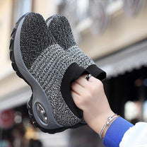 Women&#39;s Orthopedic Sole Sneakers With Adjustable Fit