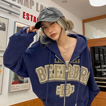Women&#39;s Oversized Hoodie With Front Print