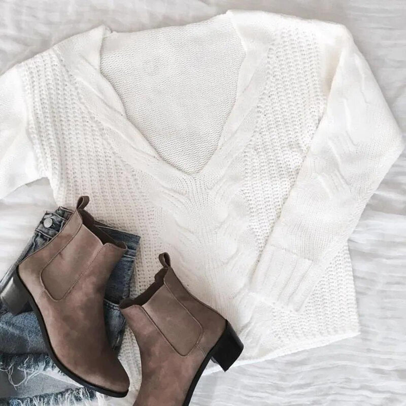 Women&#39;s Oversized Knit Sweater With Long Sleeves