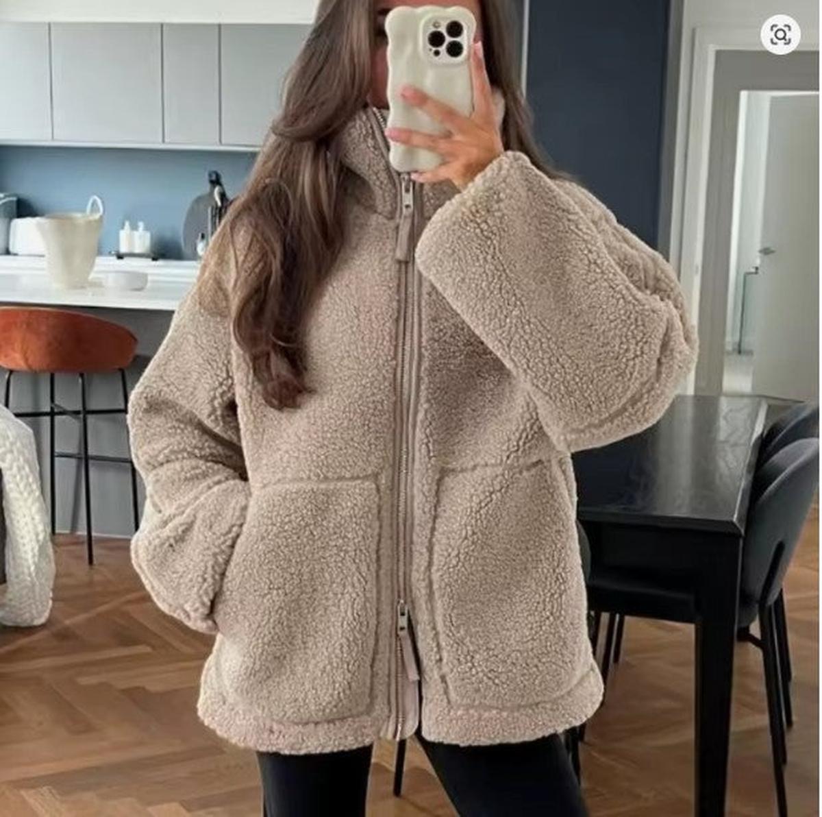 Women&#39;s Oversized Wool Jacket With Stand-Up Collar